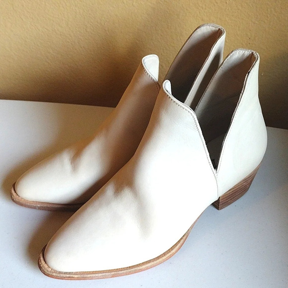 Free People Shoes - Free People Women's Ecru Charm Double V Leather Ankle Boot Sz 37 (6.5-7)-Boho